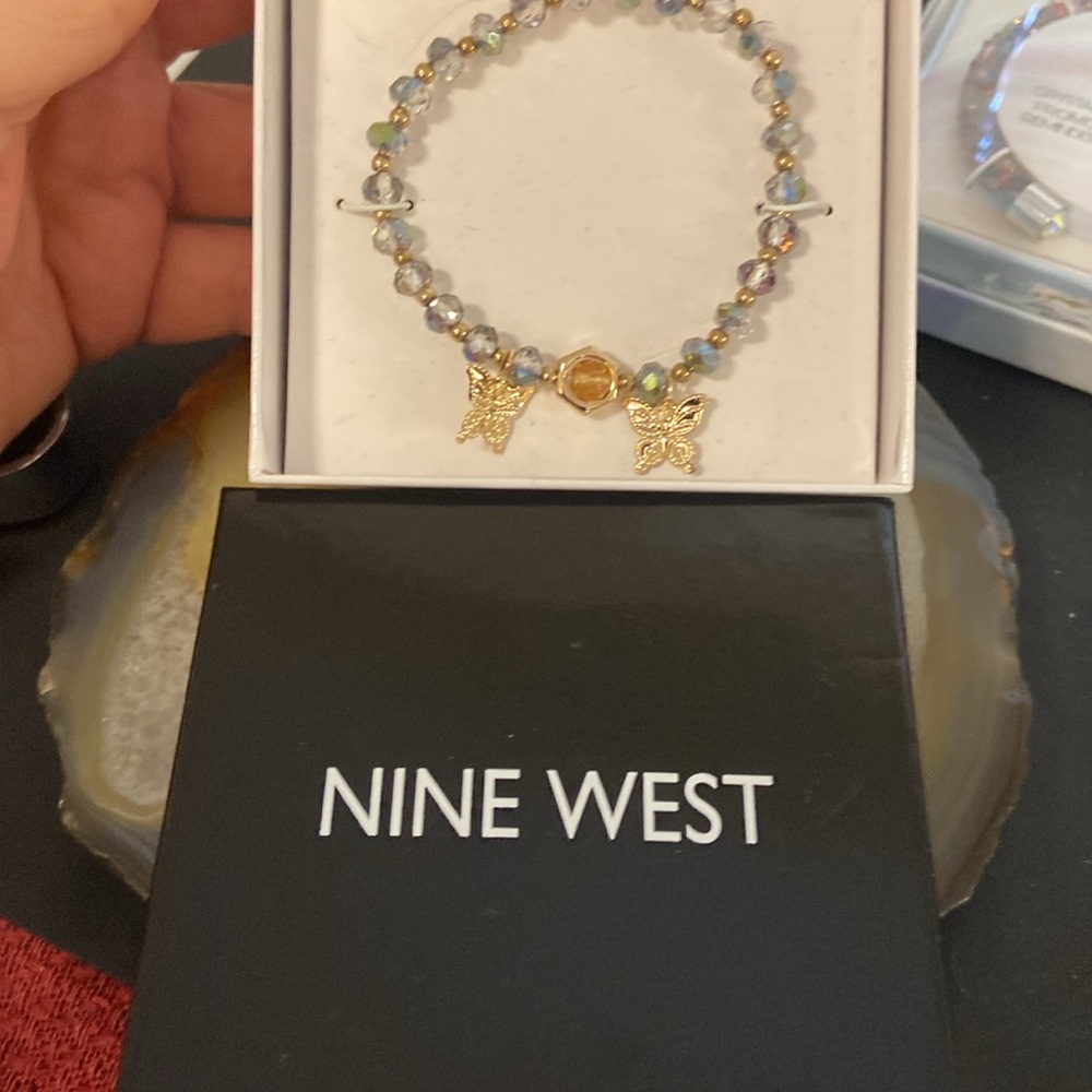 Nine West smokey AB Beads w butterfly charms stretch bracelet nib 7" - Picture 2 of 5